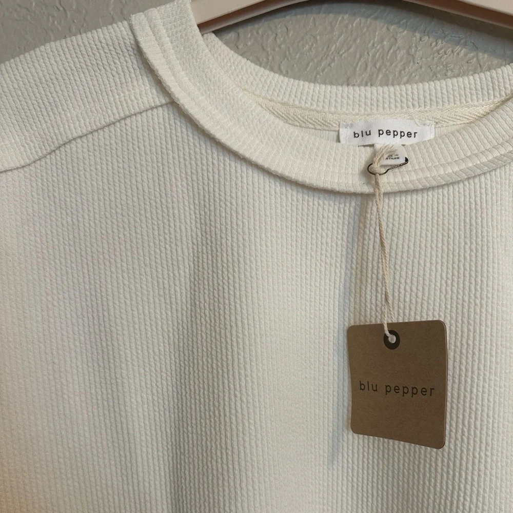 Relaxed Fit Ribbed Tee 🤍 - Picture 6 of 10